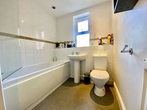 Bathroom/WC- click for photo gallery